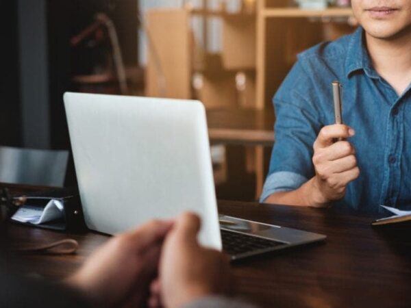7 Effective Interviewing Techniques for Journalists